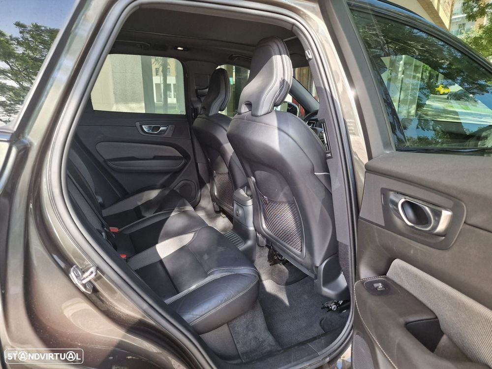 Volvo XC 60 2.0 T6 PHEV R-Design AWD - 17