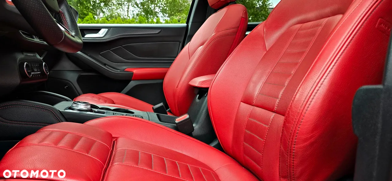 Ford Focus 1.5 EcoBoost ST-Line Business - 25