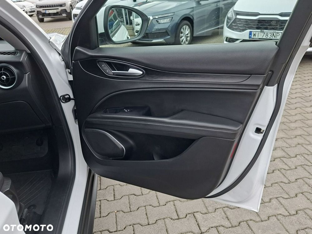 Alfa Romeo Stelvio - 23