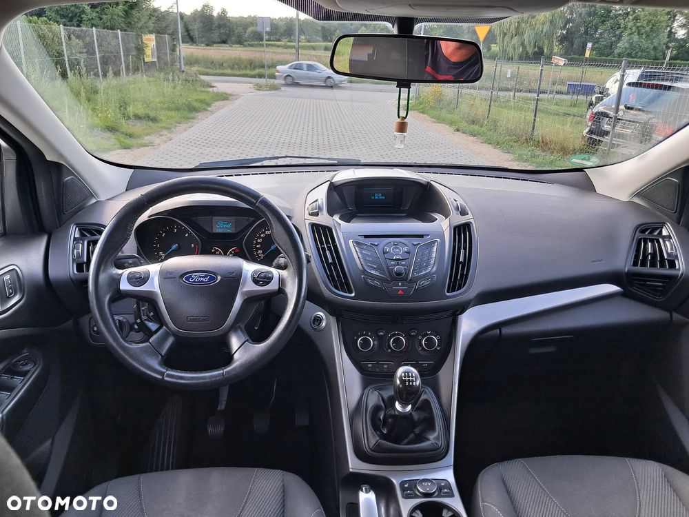 Ford Kuga 2.0 TDCi 2x4 Titanium - 16