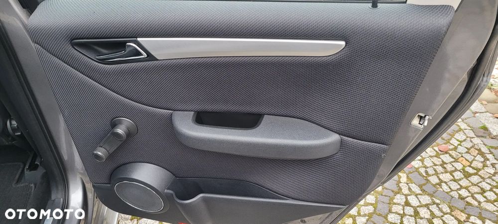 Mercedes-Benz Klasa B 180 CDI DPF Special Edition - 38