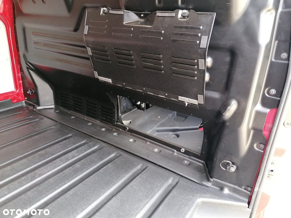 Ford CUSTOM VAN LIMITED - 18