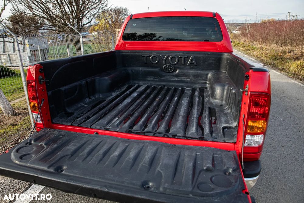 Toyota Hilux 4x4 Double Cab - 8