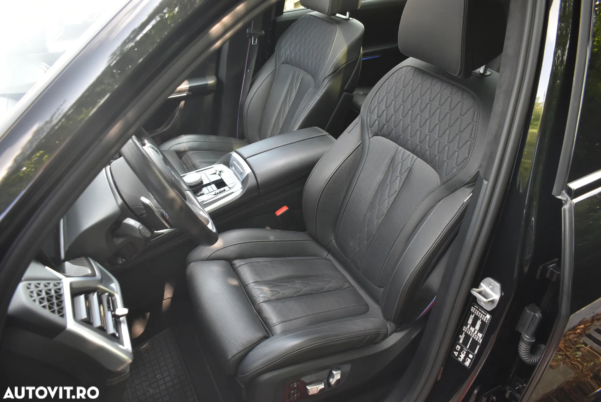 BMW X7 M60i xDrive AT MHEV - 29