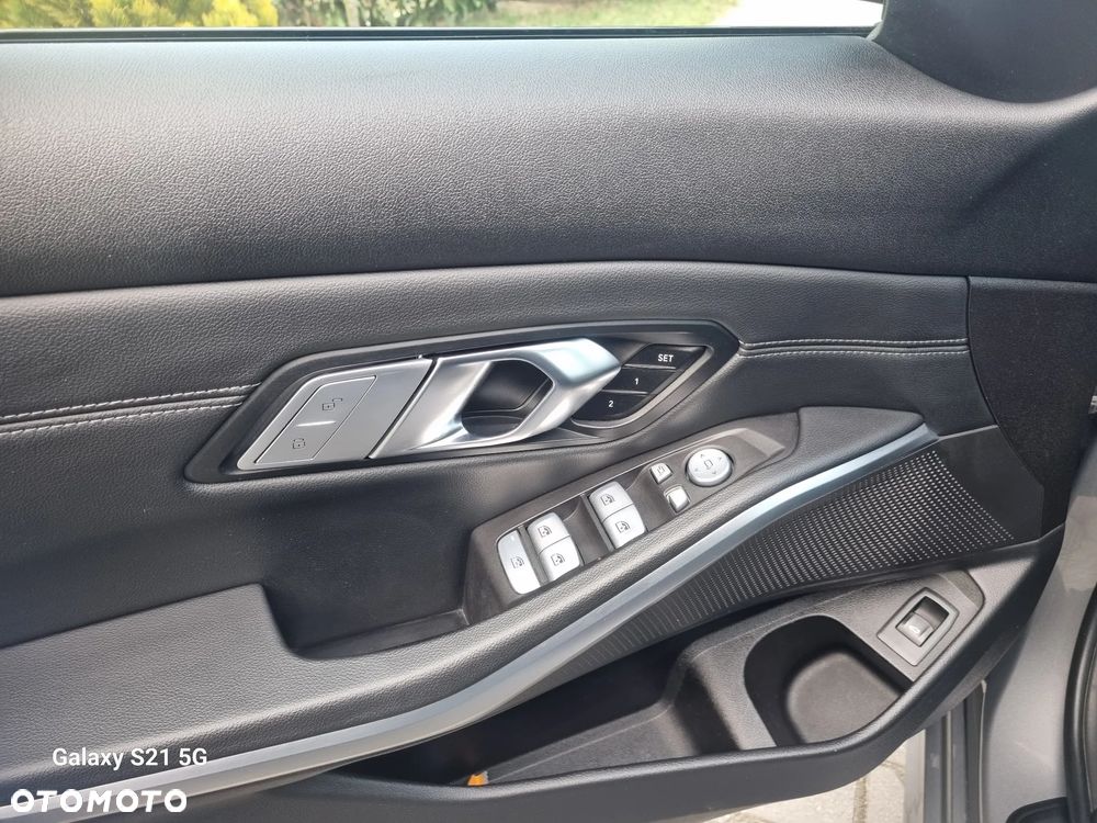 BMW Seria 3 318i - 11