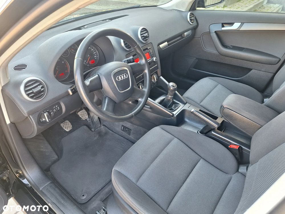 Audi A3 Sportback 1.6 Ambiente - 18
