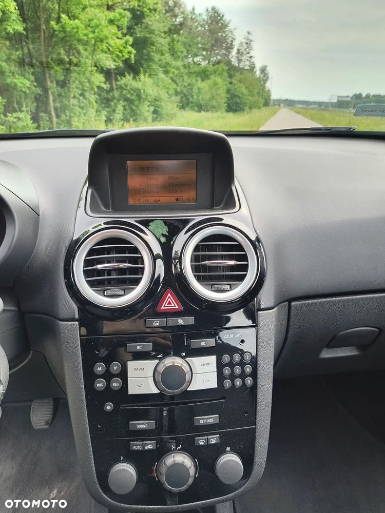 Opel Corsa 1.4 16V Cosmo - 23