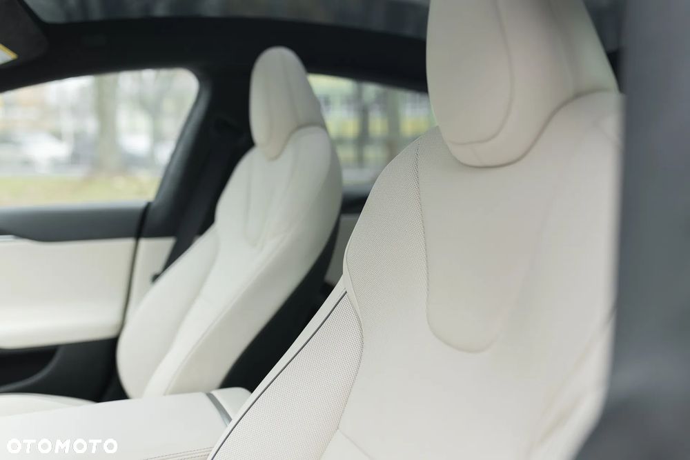 Tesla Model S - 18