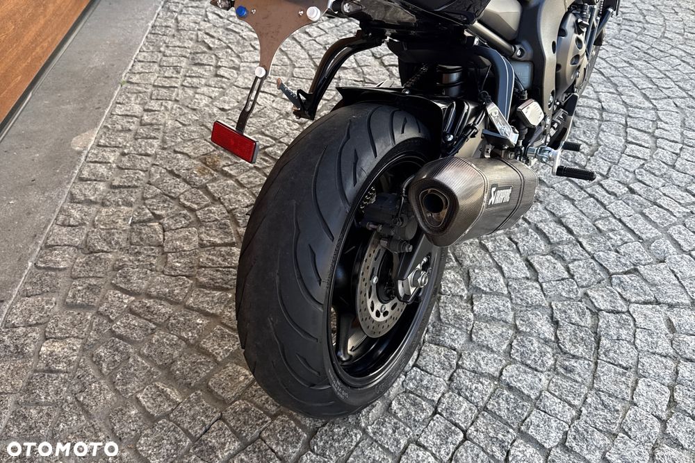 Yamaha FZ8 - 10