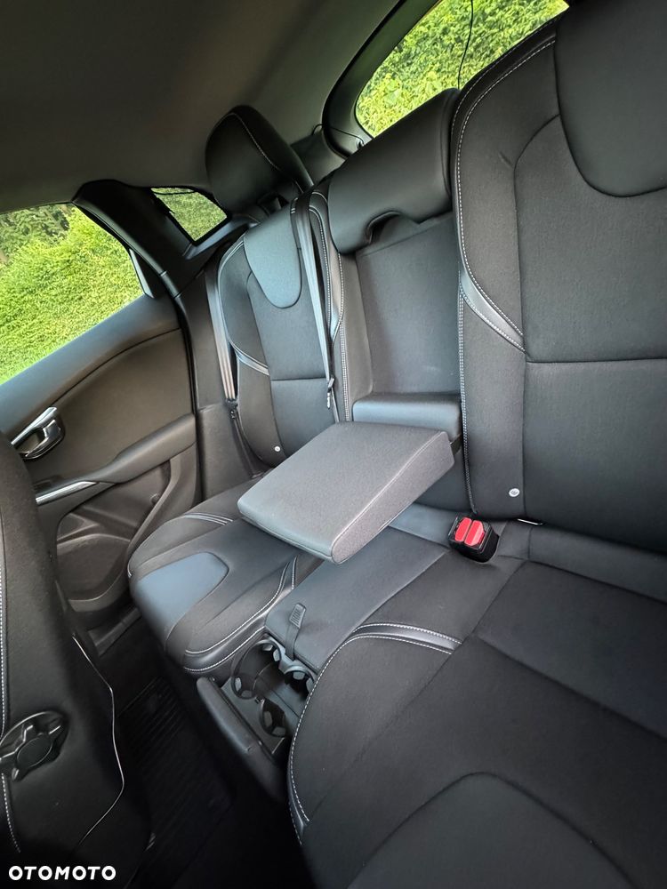 Volvo V40 D3 Base - 8