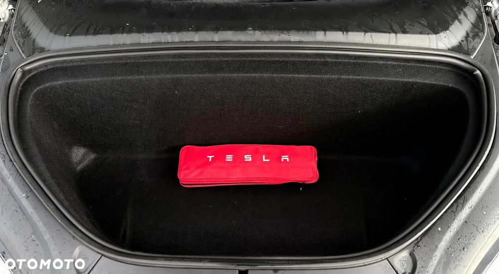 Tesla Model X - 35