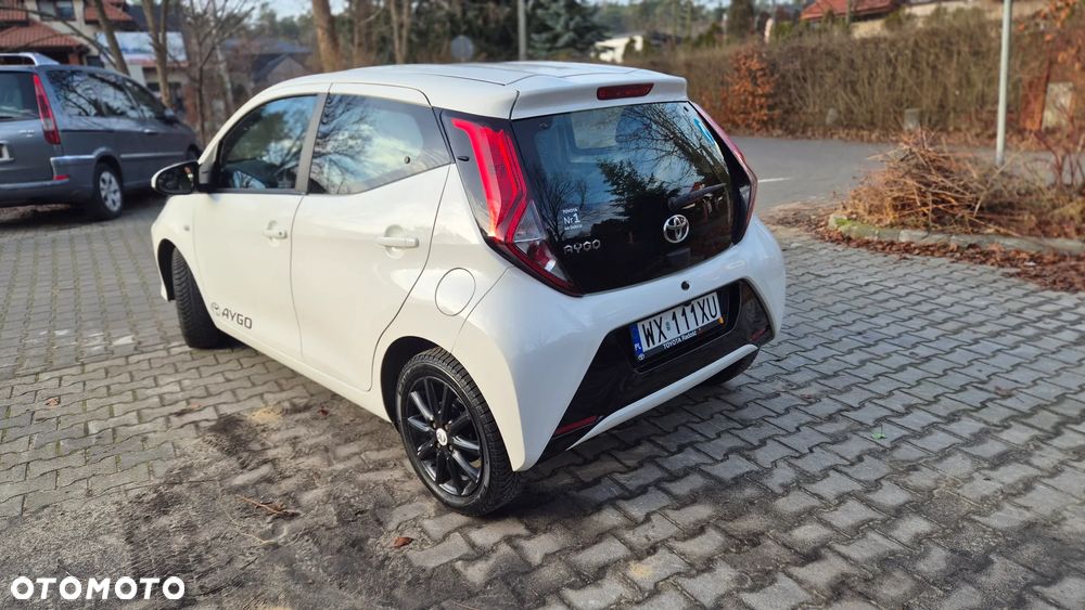 Toyota Aygo x-play - 3