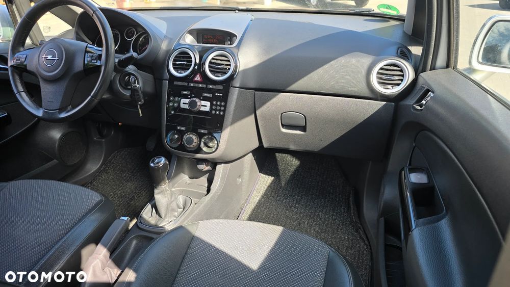 Opel Corsa 1.4 16V Innovation - 18