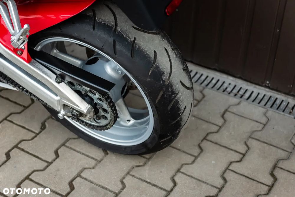 Yamaha R1 - 8
