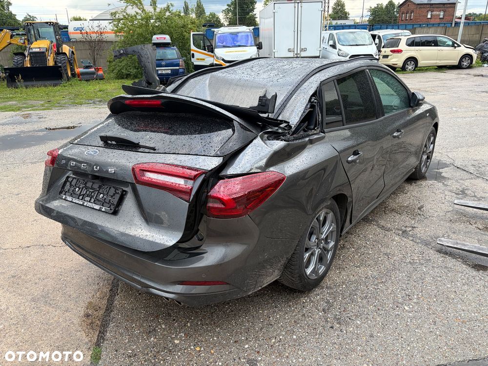 Ford Focus 1.0 EcoBoost Hybrid ST-LINE X - 4