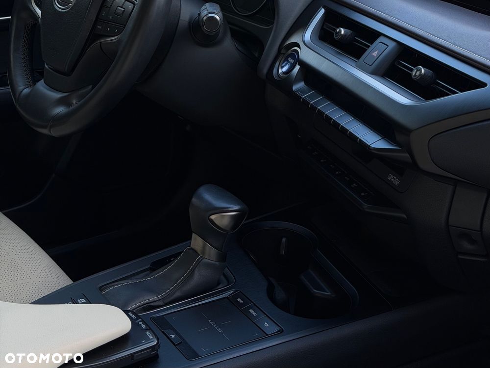 Lexus UX 200 GPF Omotenashi 2WD - 8
