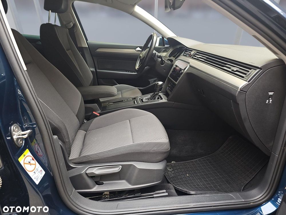 Volkswagen Passat Variant 2.0 TDI EVO Essence DSG - 11