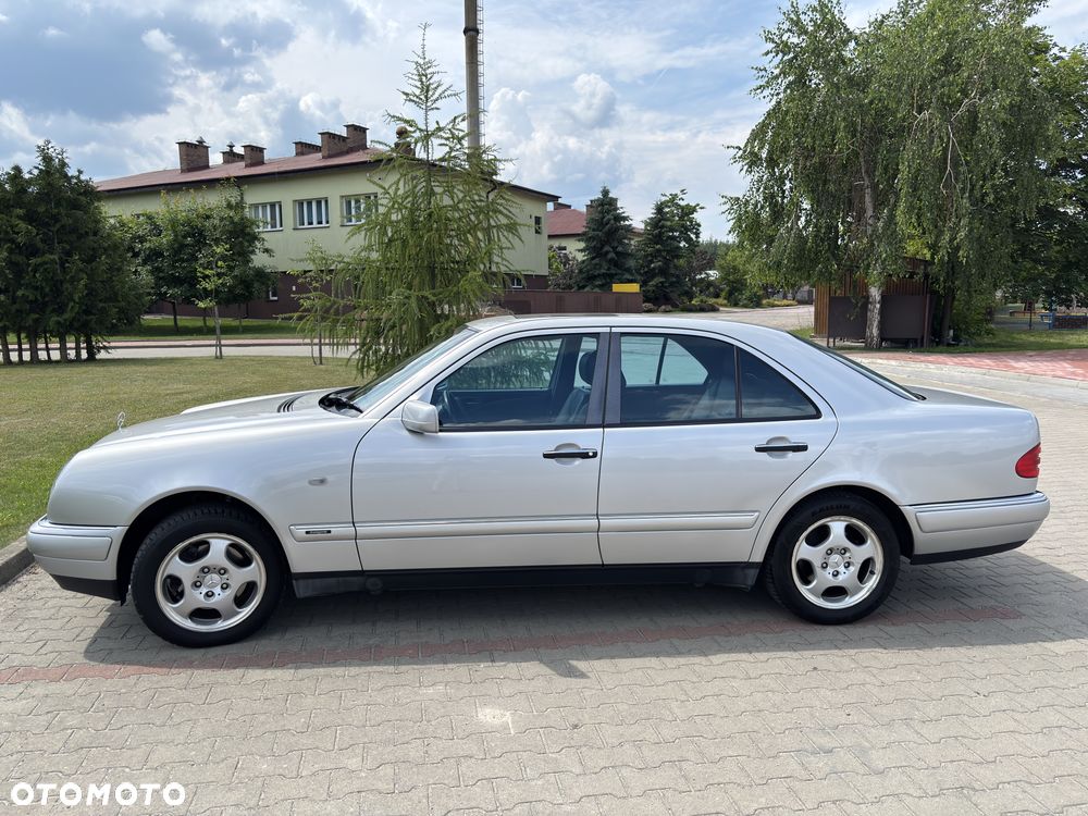 Mercedes-Benz Klasa E 320 T 4-Matic Avantgarde - 12