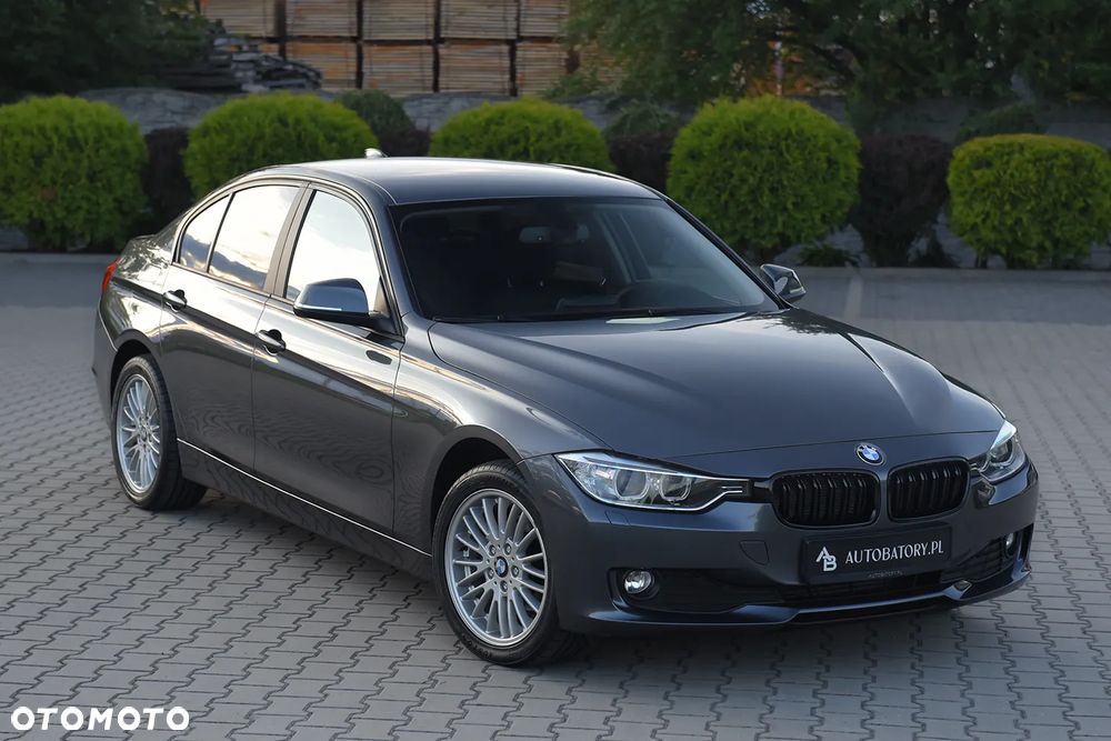 BMW Seria 3 316i - 11