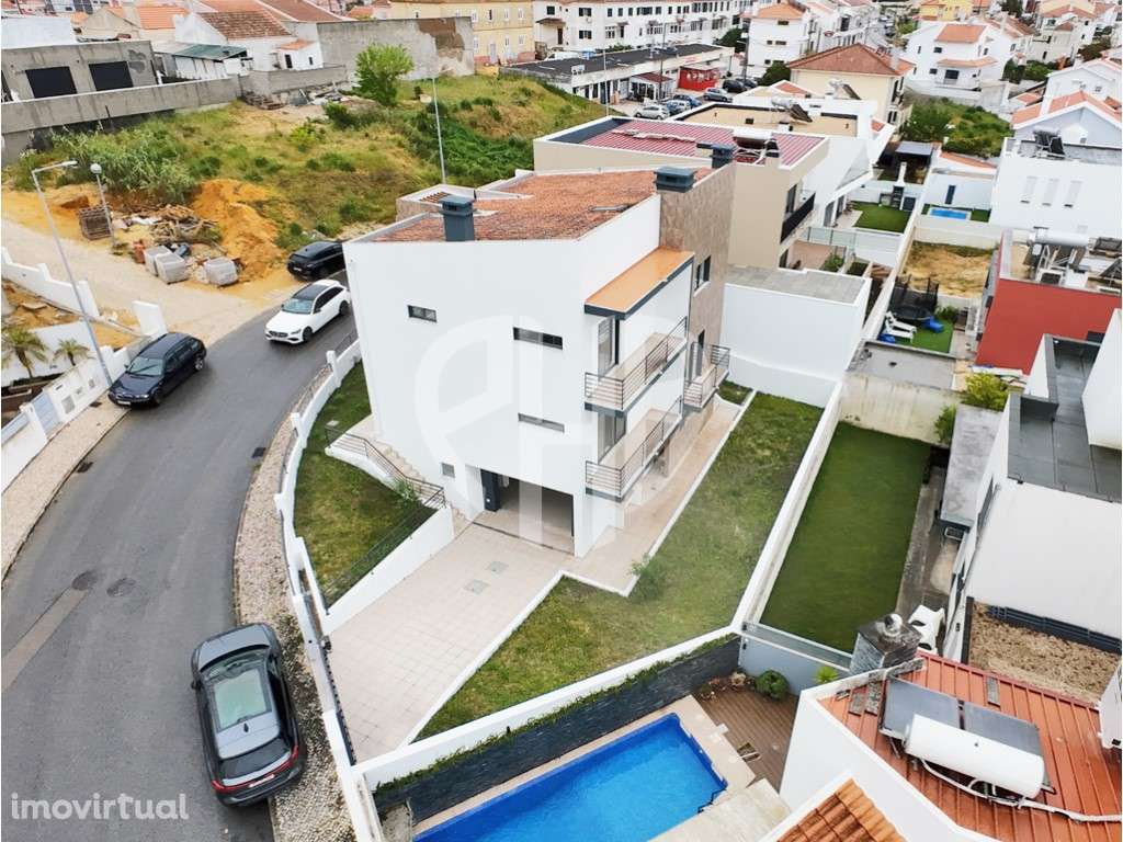 Exclusiva Moradia T5 de Arquitetura Contemporânea em Almada - Feijó - Grande imagem: 4/60