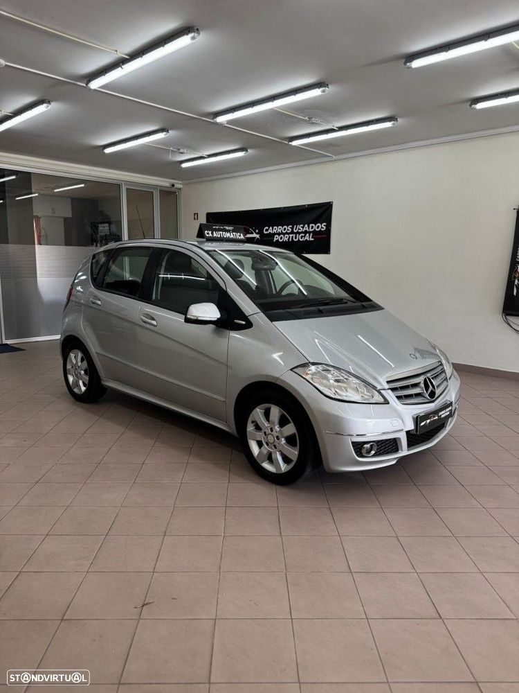 Mercedes-Benz A 200 Elegance Automatic - 4