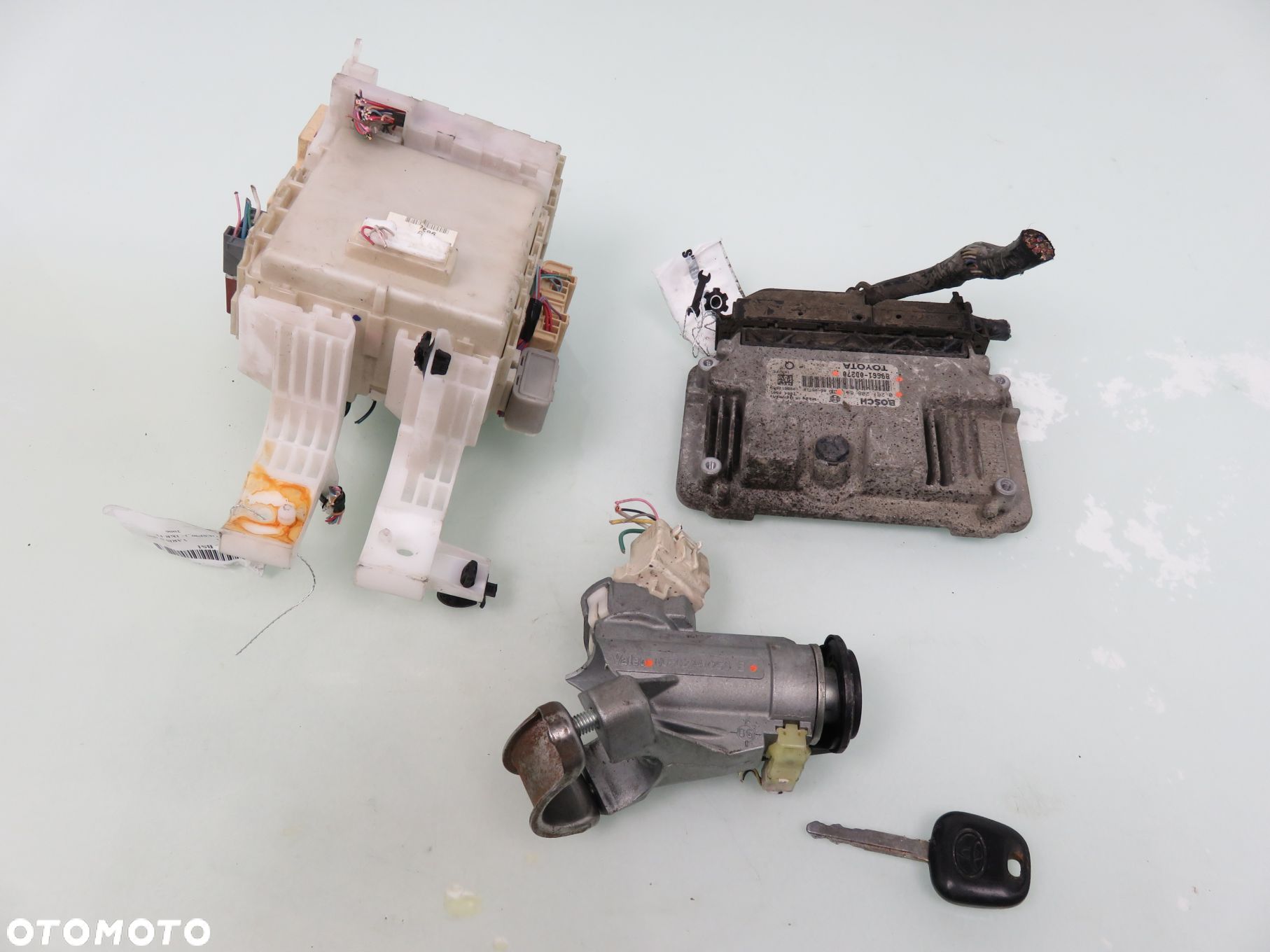 STACYJKA STEROWNIK TOYOTA YARIS II 1.0 VVTi 0261208841 896610D270 - 1
