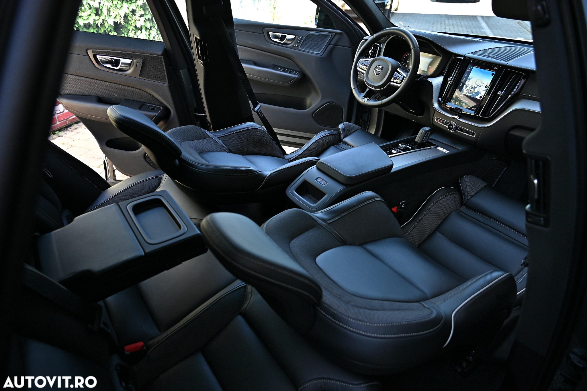 Volvo XC 60 Recharge T8 Twin Engine eAWD R-Design - 13