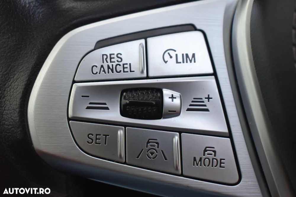 BMW Seria 7 730d xDrive MHEV - 17