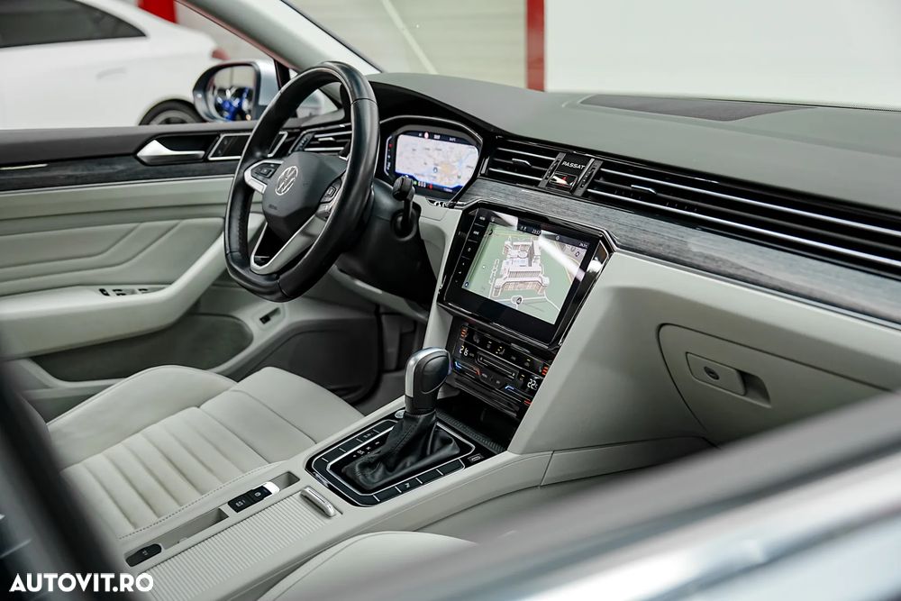 Volkswagen Passat 2.0 TDI DSG Highline - 14