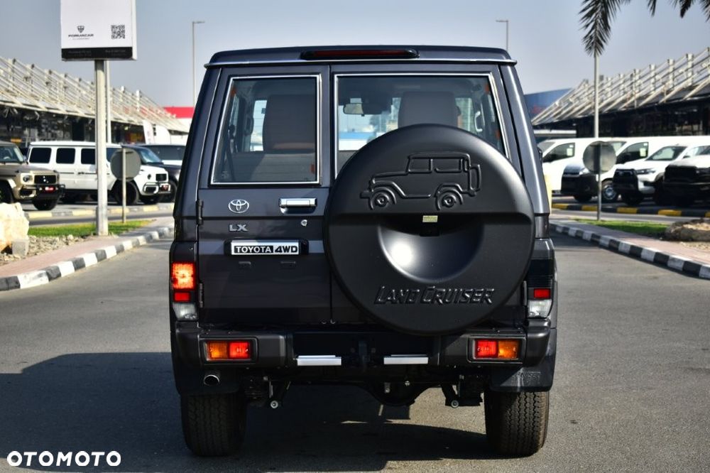 Toyota Land Cruiser - 39