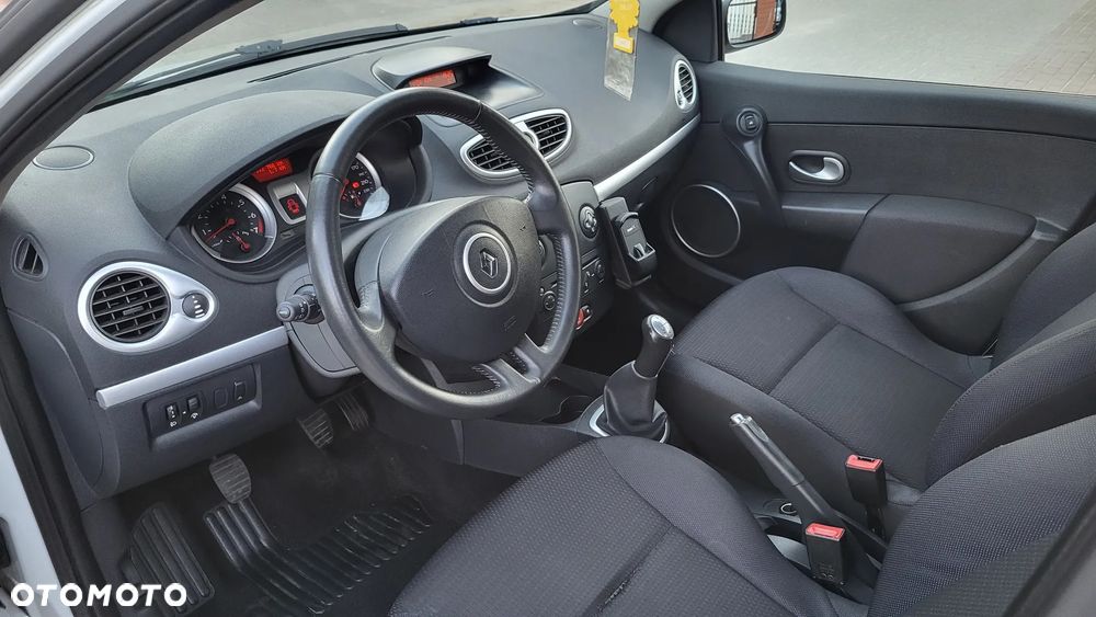 Renault Clio - 16