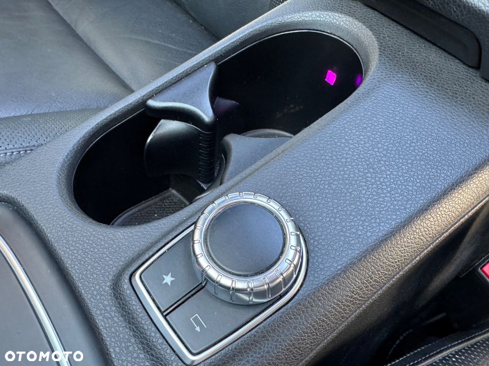 Mercedes-Benz CLA 45 AMG 4Matic 7G-DCT - 30