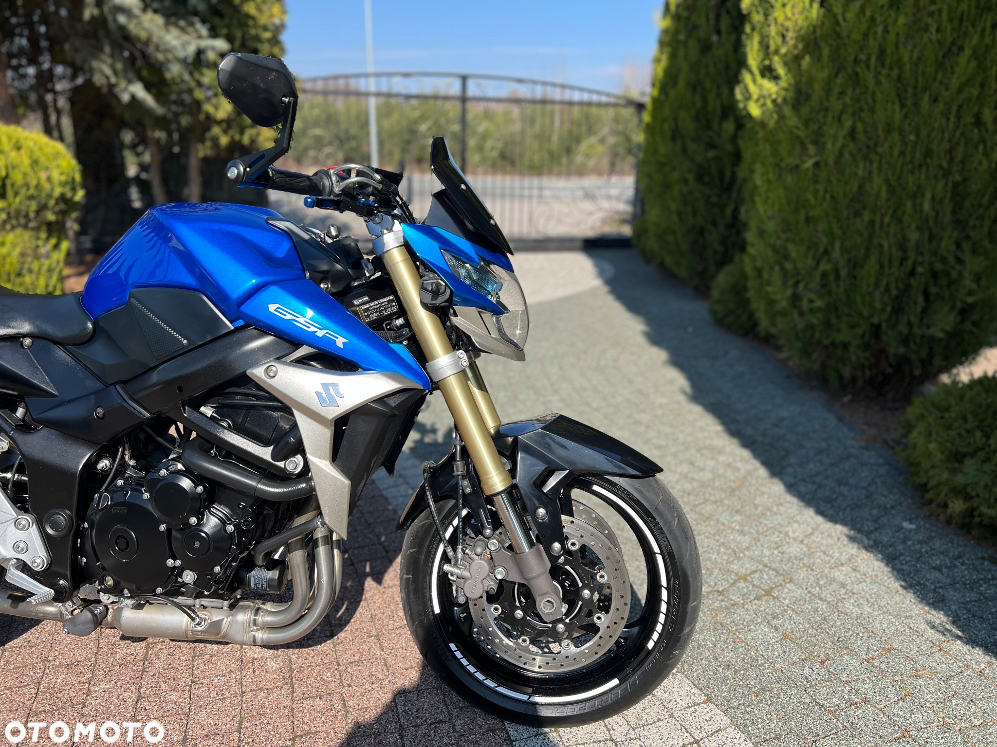 Suzuki GSR - 5