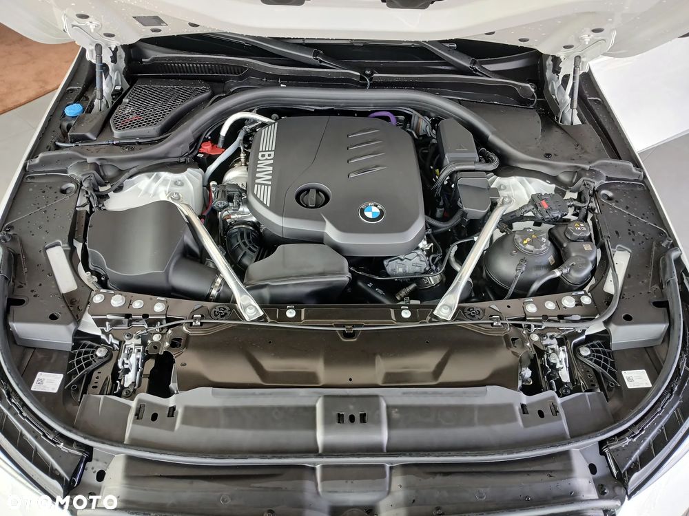BMW Seria 5 520d xDrive mHEV - 31