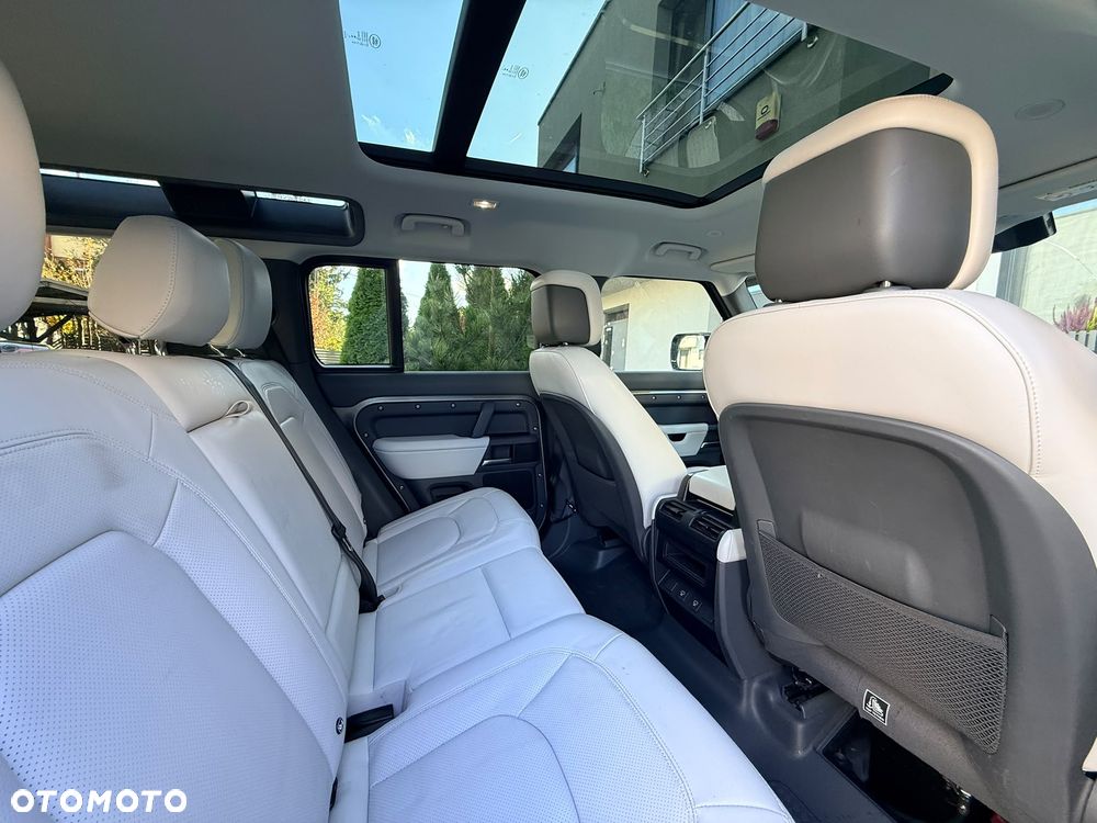 Land Rover Defender 3.0 D300 mHEV X-Dynamic HSE - 35