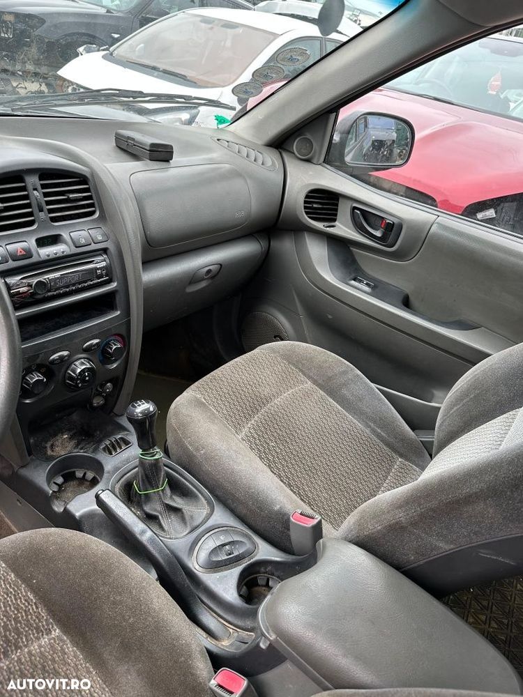 Dezmembram Hyundai Santa Fe 4x4 2003 2.0crdi Euro 3 - 5