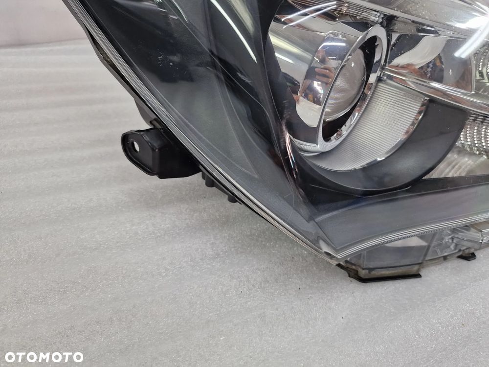 TOYOTA YARIS 3 III LIFT 14- KOMPLET LAMP PRZEDNICH PRZÓD LEWA + PRAWA , SOCZEWKA , NR AUKCJI LA677 - 3