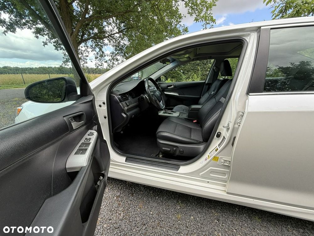 Toyota Camry - 35