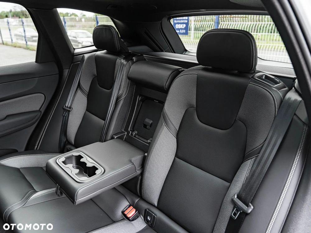 Volvo XC 60 B5 B AWD Plus Dark - 27