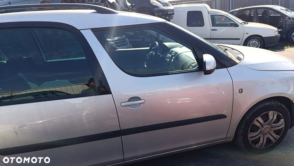 35486 skoda roomster fl na części 1.6 TDI CAYC 105 km skrzynia MZL lakier LA7W - 17