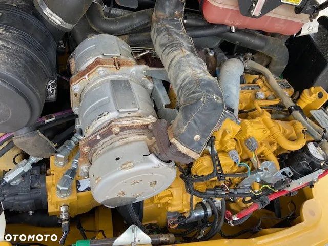 Caterpillar 906M - 17