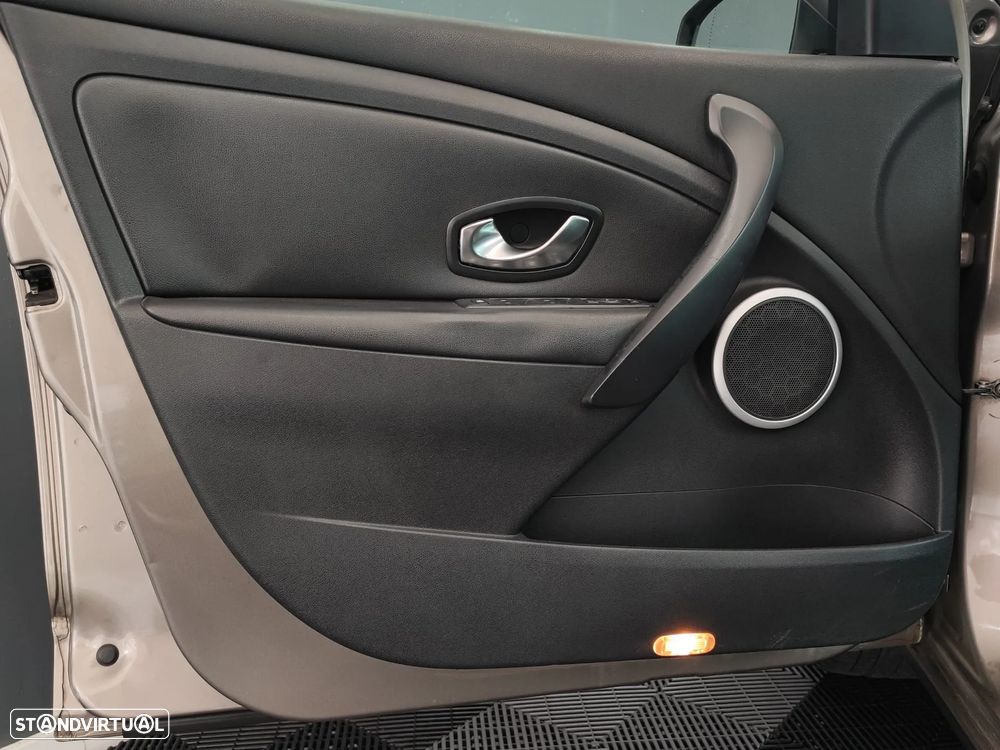 Renault Mégane Sport Tourer 1.4 TCE Dynamique S - 17
