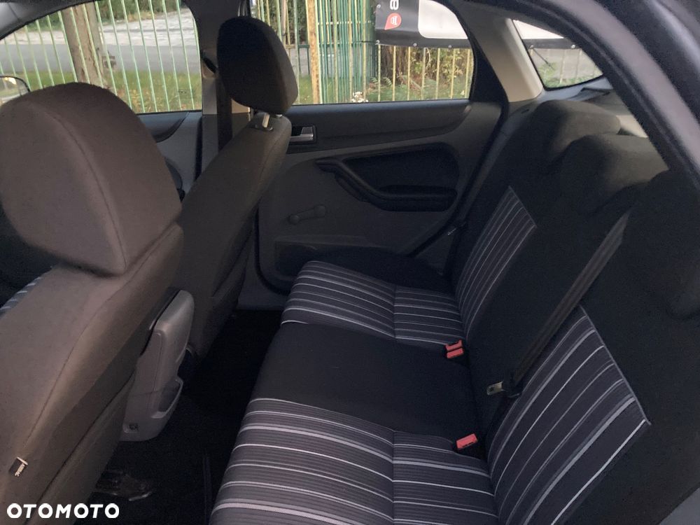 Ford Focus 1.6 16V Ambiente - 8