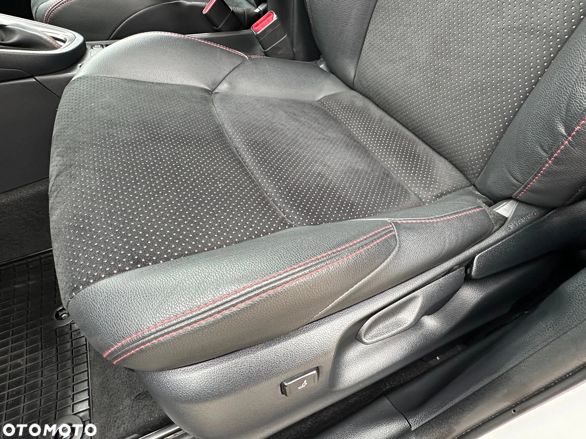 Toyota Yaris Cross Hybrid 1.5 GR Sport - 37