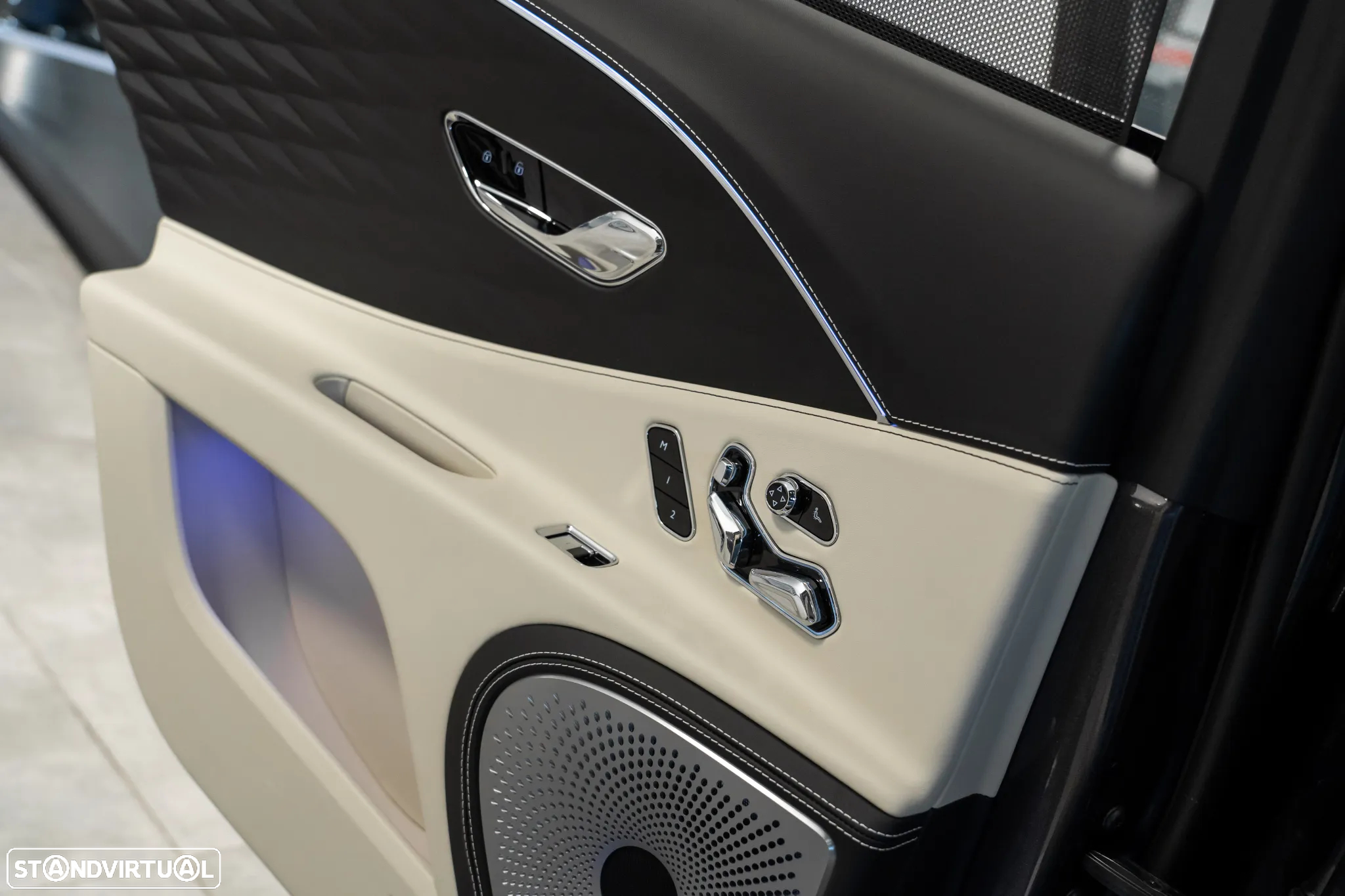 Bentley Flying Spur V8 Azure - 30