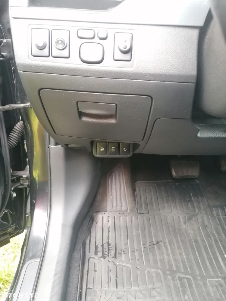 Toyota Avensis - 11