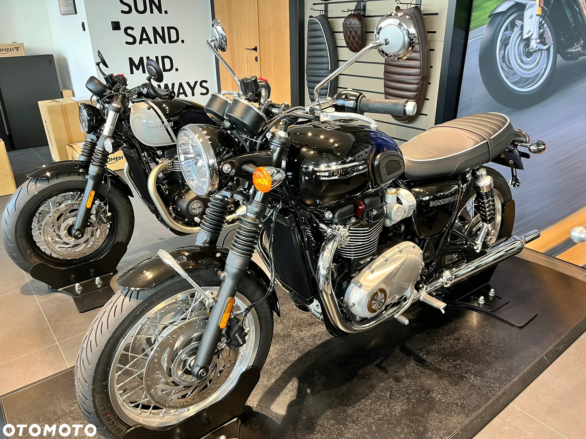 Triumph Bonneville - 3