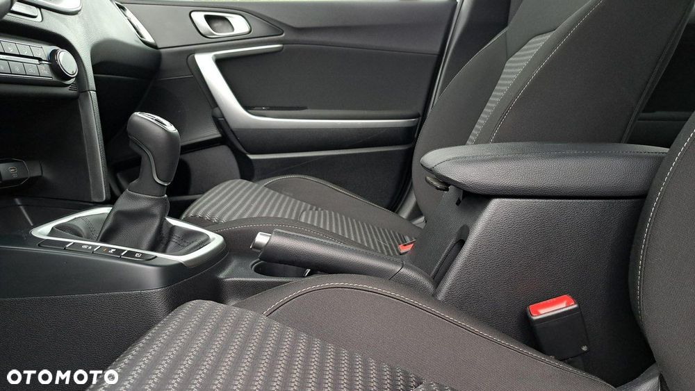 Kia Ceed 1.5 T-GDI M - 27