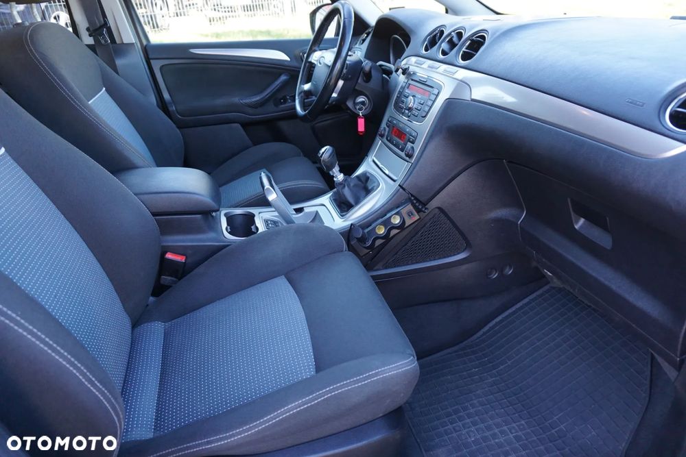 Ford S-Max 2.0 TDCi DPF Ambiente - 17