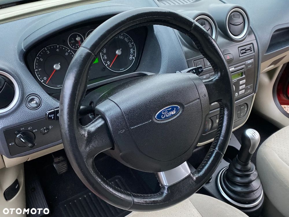 Ford Fiesta 1.4 Ghia - 27